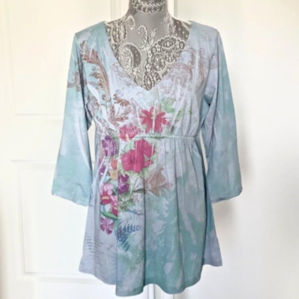 YUKIKO Tunic Top, 3/4 Sleeves w/elastic in front, V neck, Size L, NWOT